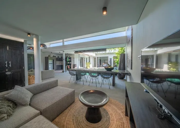 Wiraja 2 - Classy 4 Bdr In The Heart For Canggu (Bali)